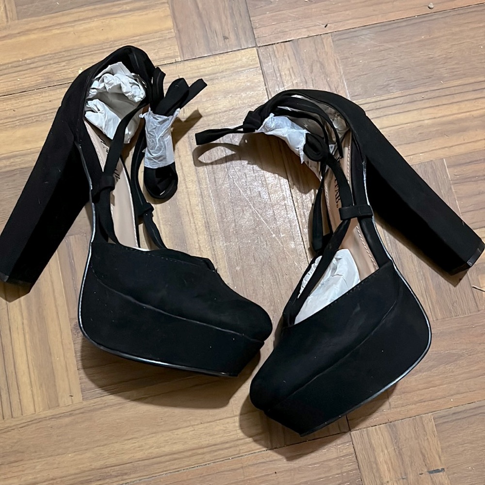 Black chunky heels 👠